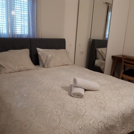 Etty'S House Hotel Petach Tikva Kültér fotó