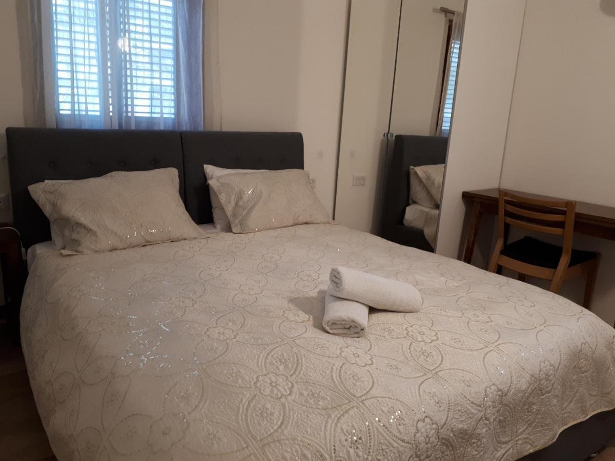 Etty'S House Hotel Petach Tikva Kültér fotó